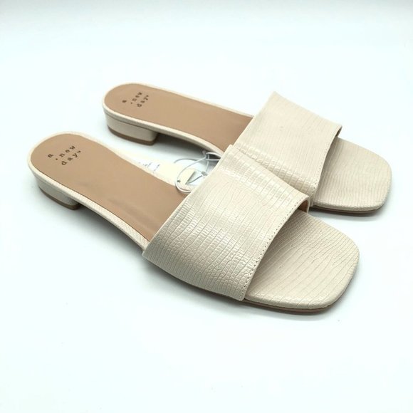 A New Day Womens Summer Slide Sandals Square Toe Faux Leather Embossed Ivory 8 - Picture 1 of 5